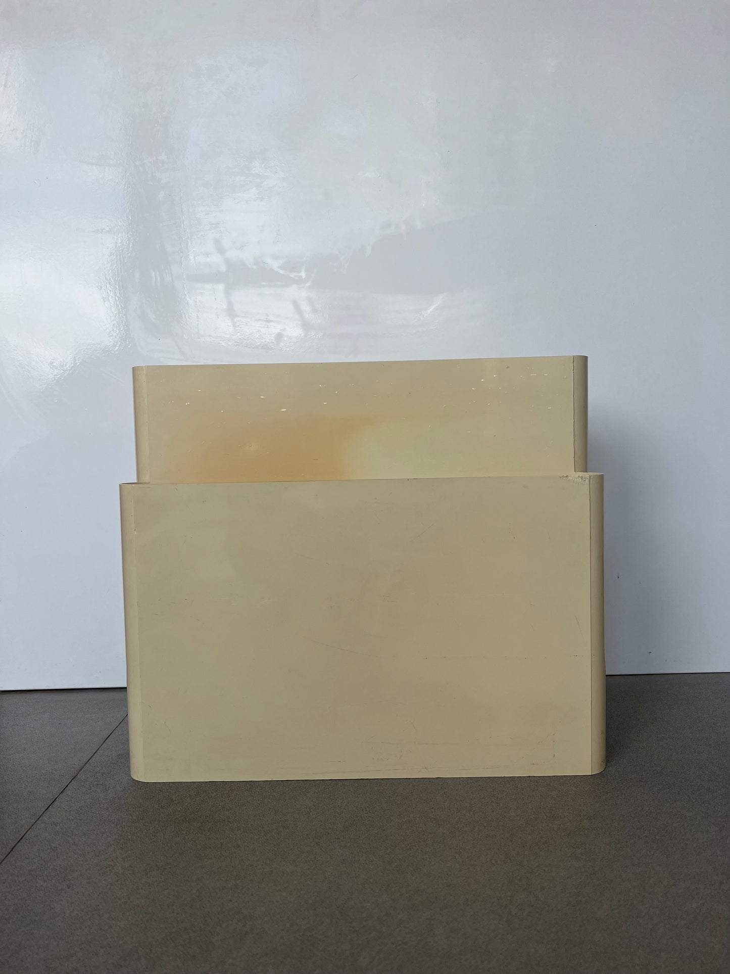 Kartell magazine rack Giotto Stoppino