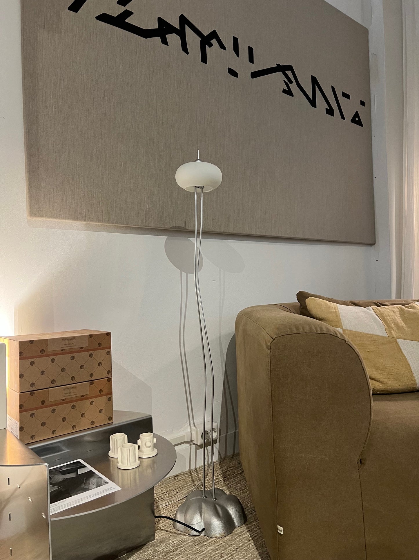 Minimalist floor lamp