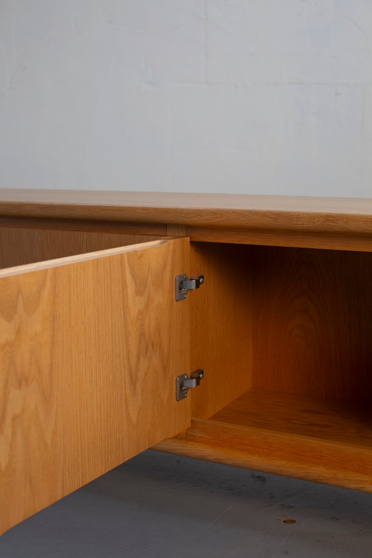 Low side board 90's