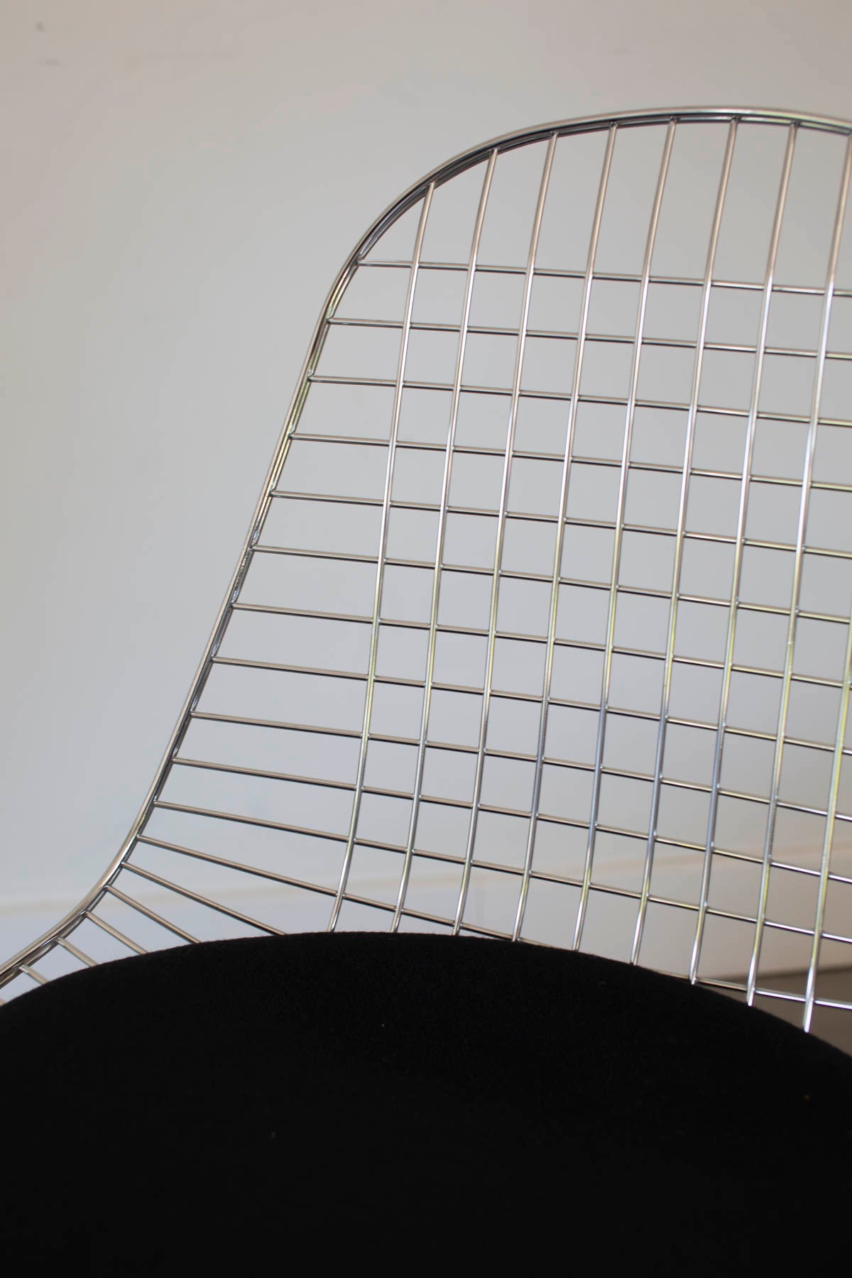 DKR wire chair by Charles & Ray Eames (rent only)