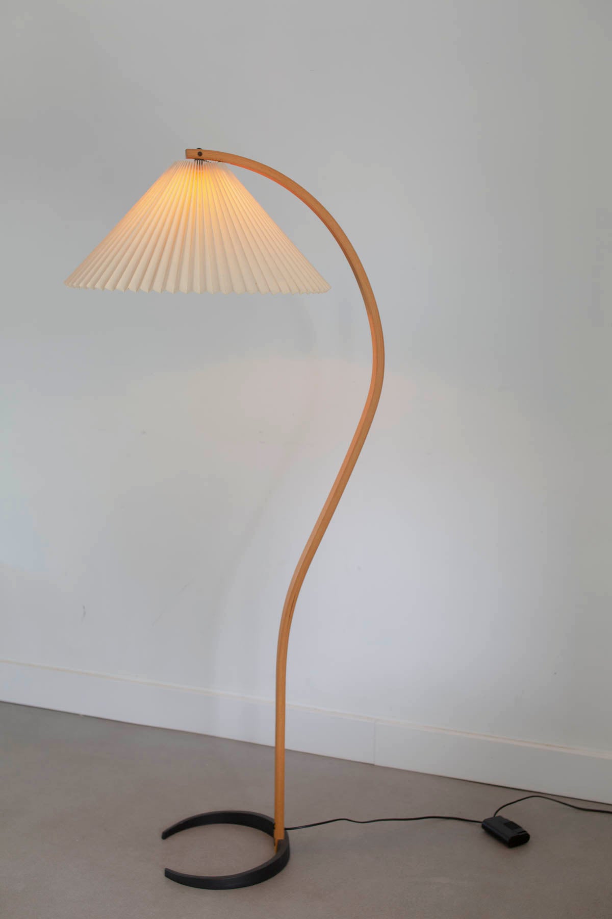 Mads Caprani floorlamp with cast iron base and original shade 70's