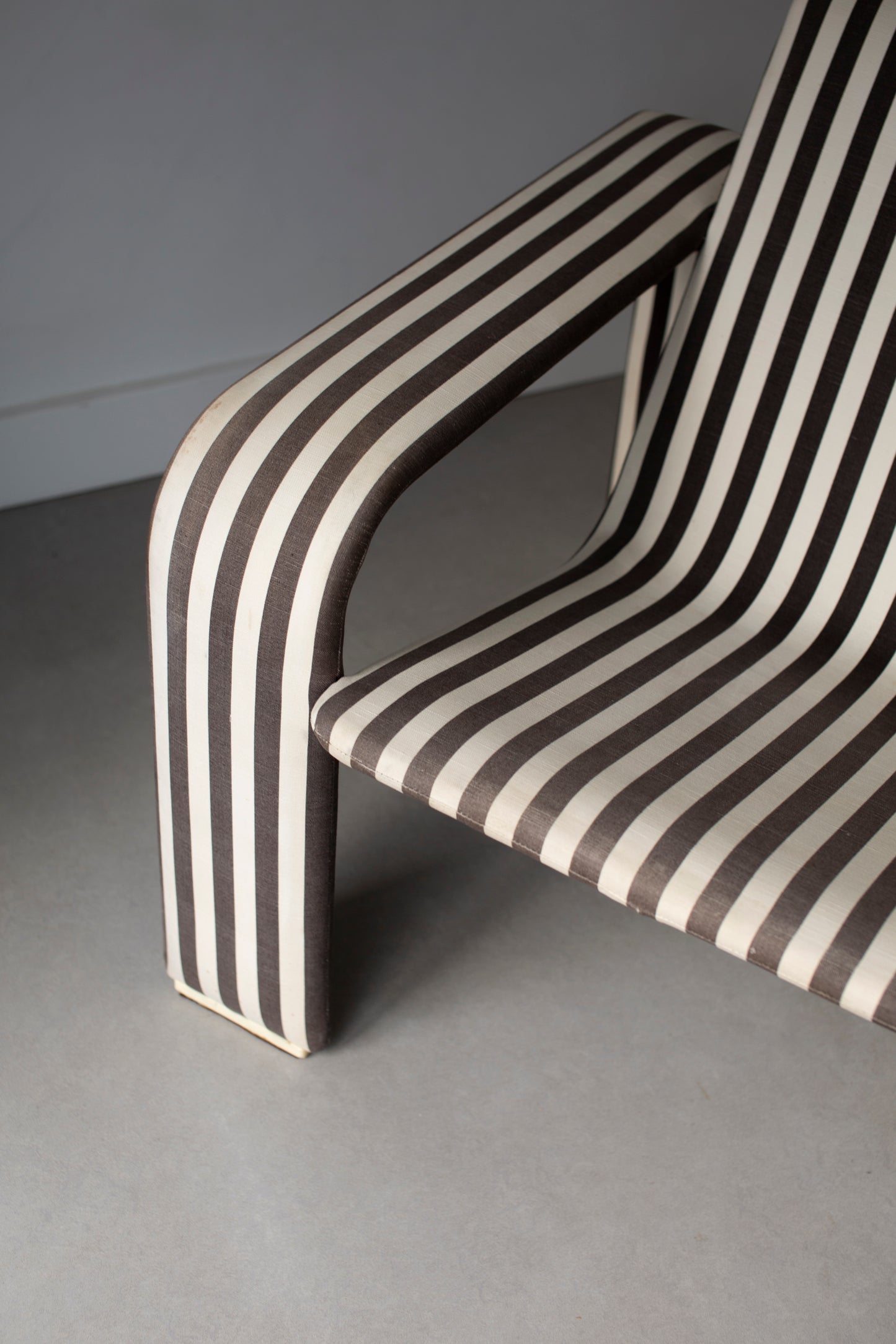 Armchair 004 by Antti Nurmesniemi for Vuokko 80's (rent only)