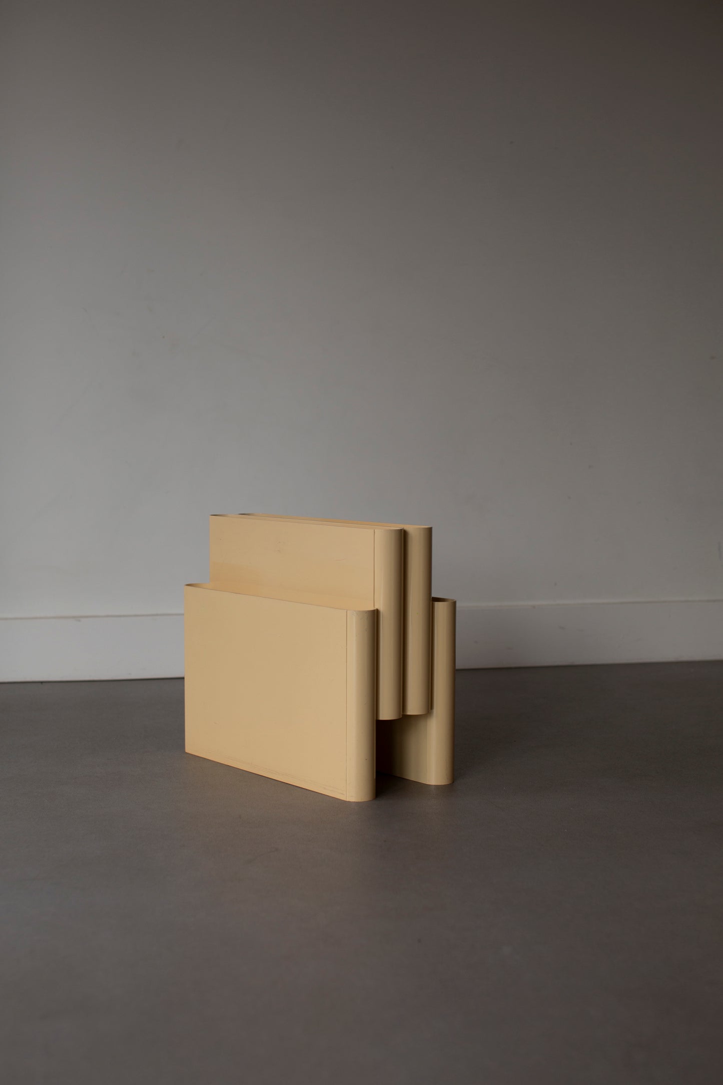 Magazine rack by Giotto Stoppino
