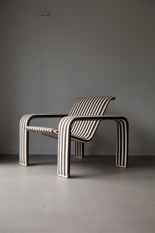 Armchair 004 by Antti Nurmesniemi for Vuokko 80's (rent only)