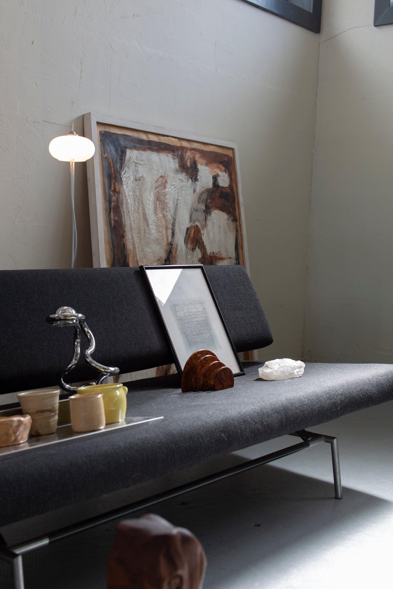 Minimalist floor lamp