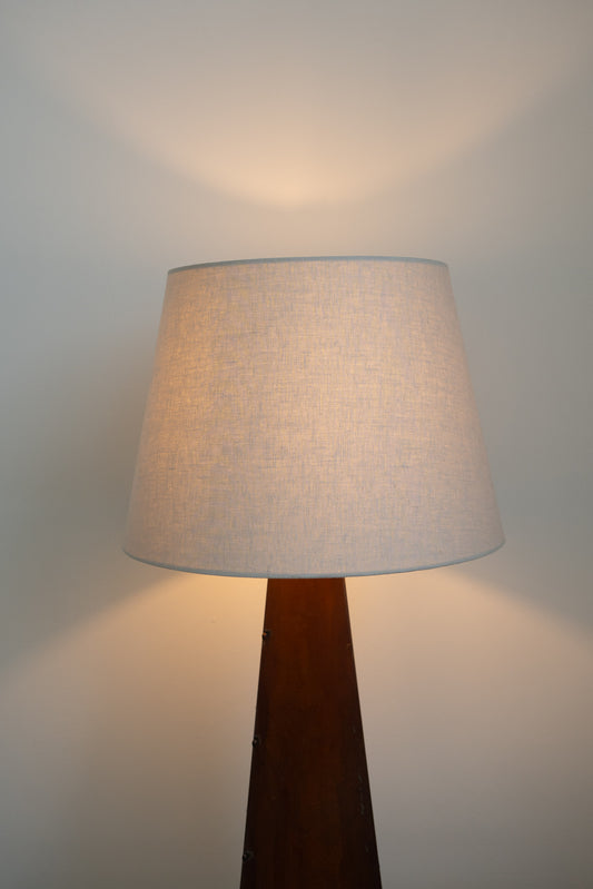 Obelisk table lamp