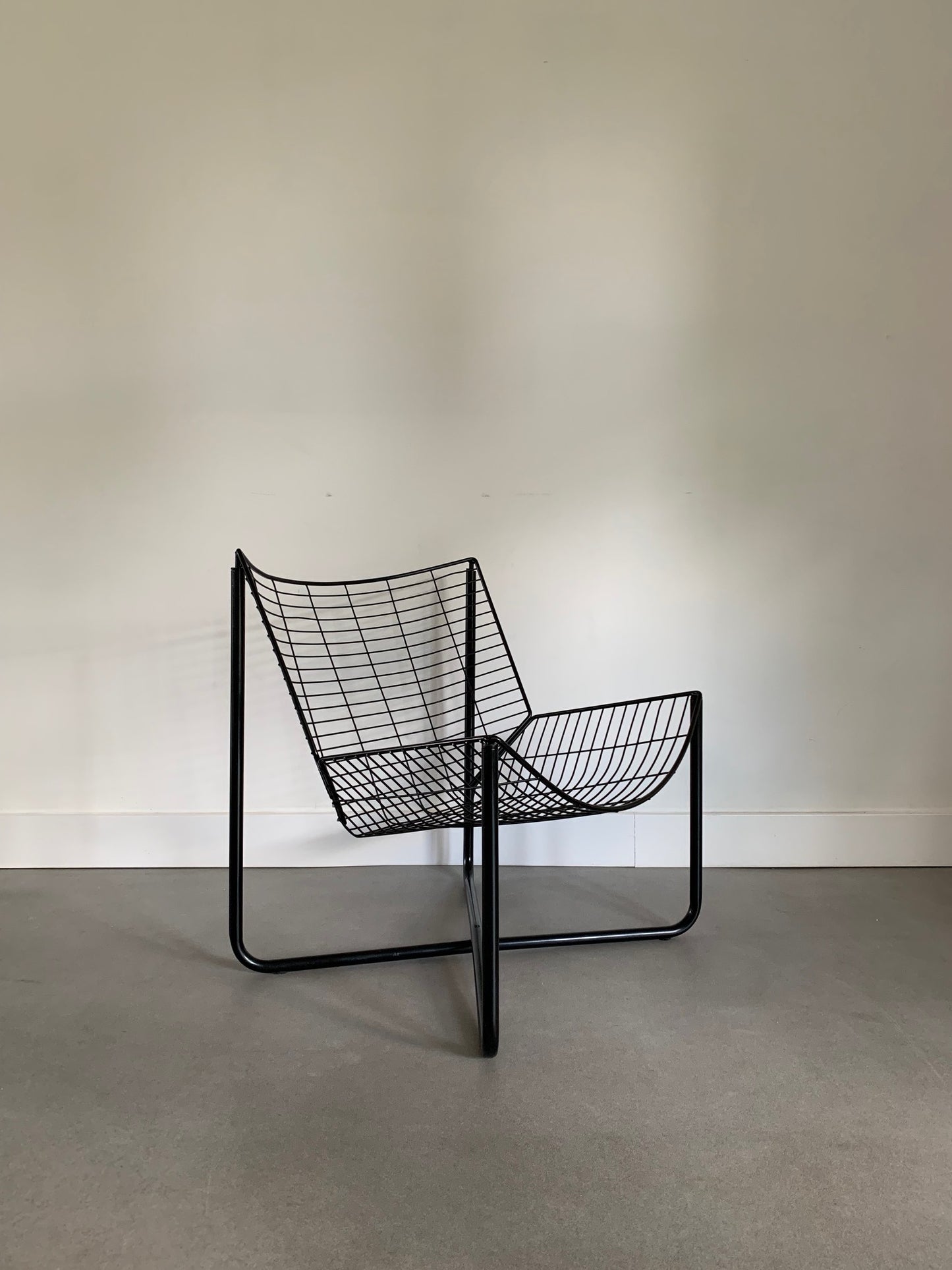 Jarpen wired chair by Niels Gammelgaard