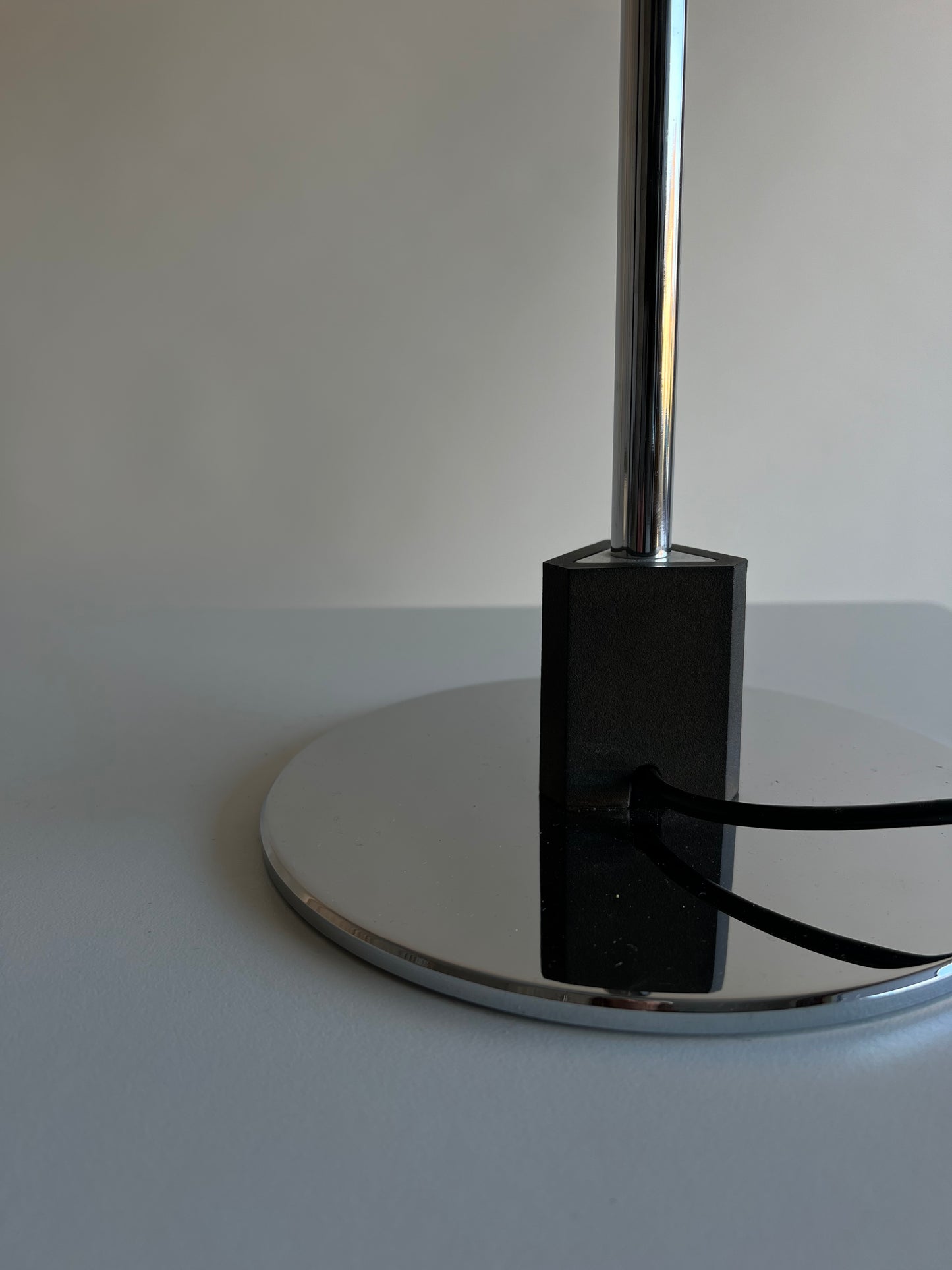 Poulsen table lamp PH 4/3 1983