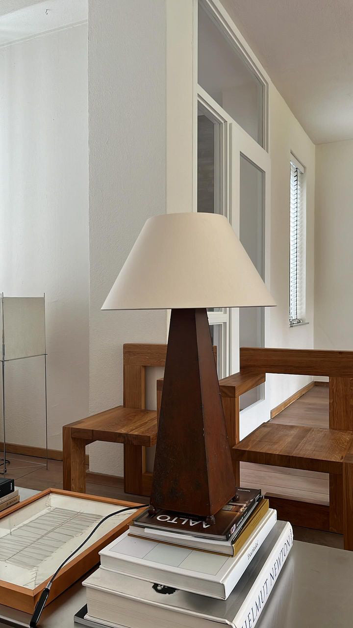 Obelisk tablelamp