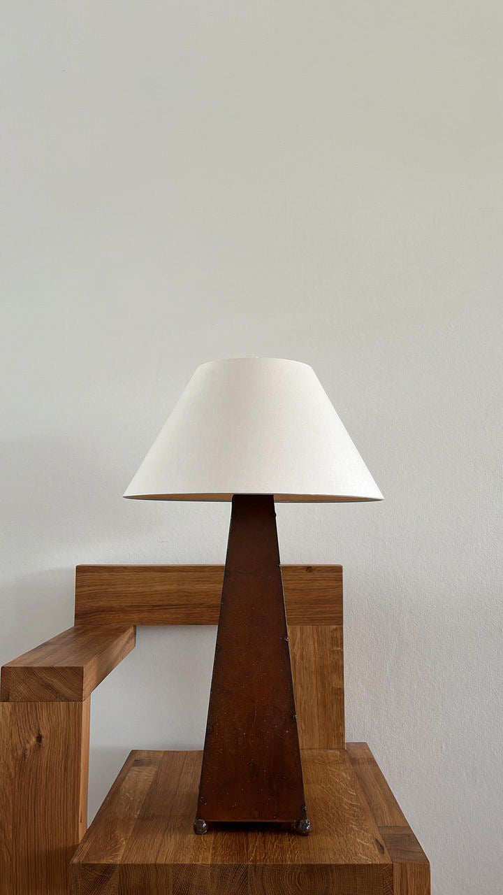 Obelisk tablelamp