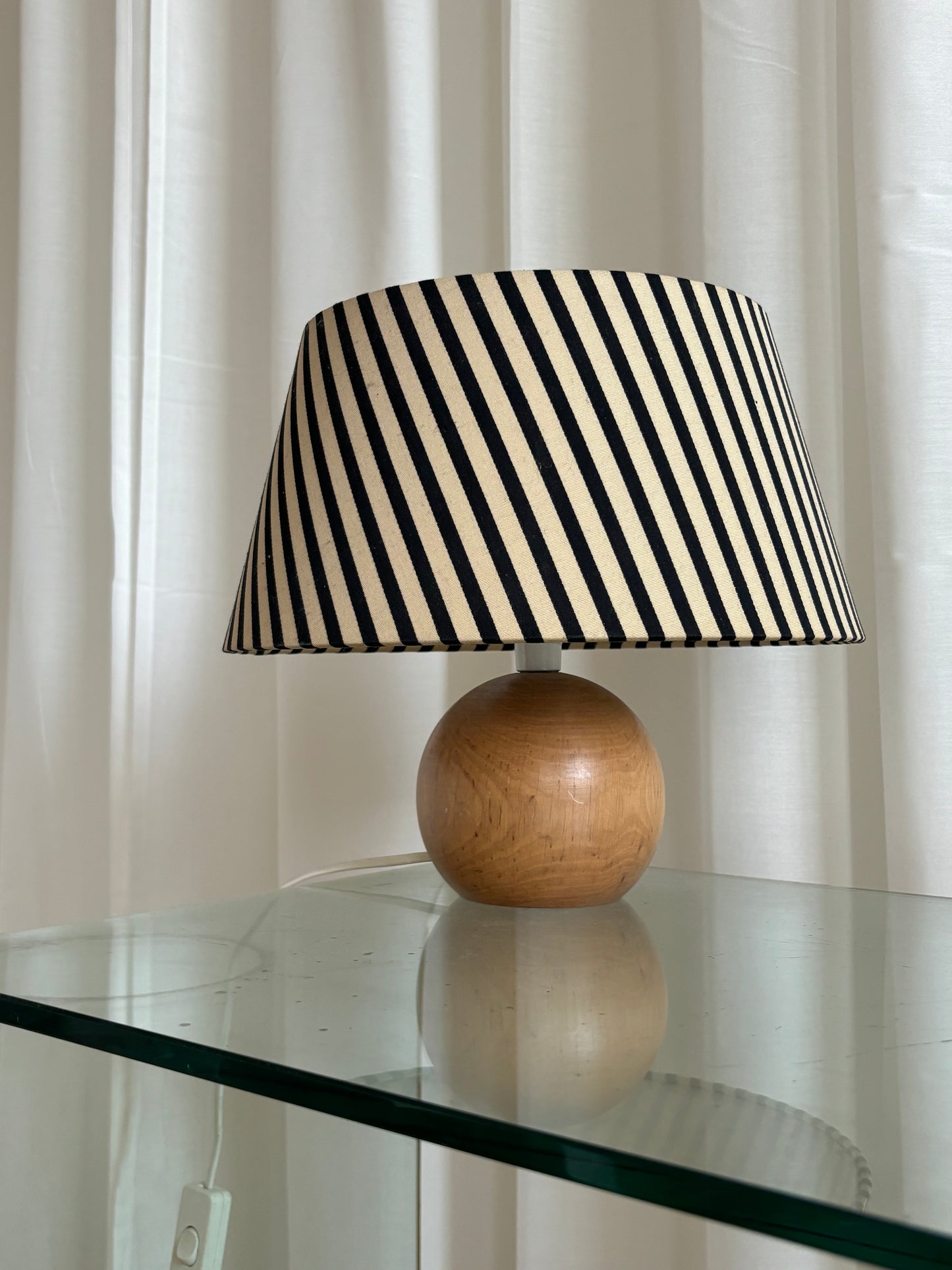 Wooden ball lamp