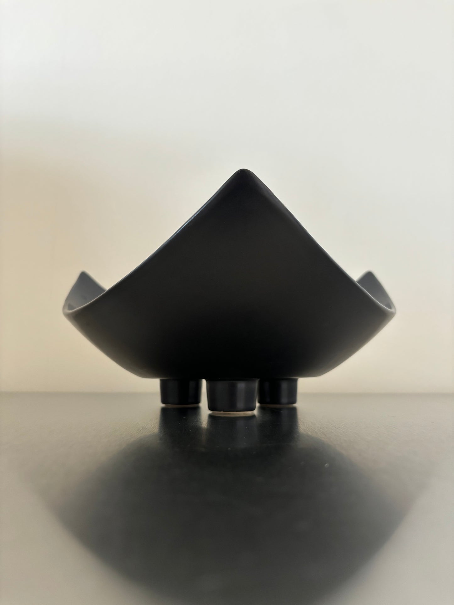 Black ceramic bowl Molca Design