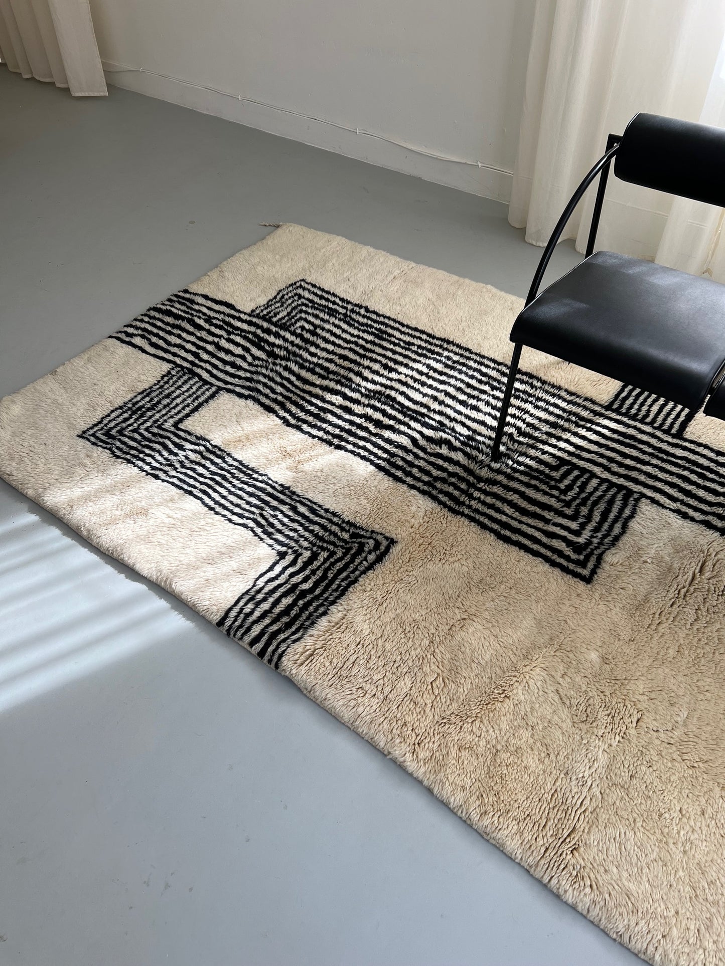 handmade Maroccan rug 'reflex' 100% wool (rent only)