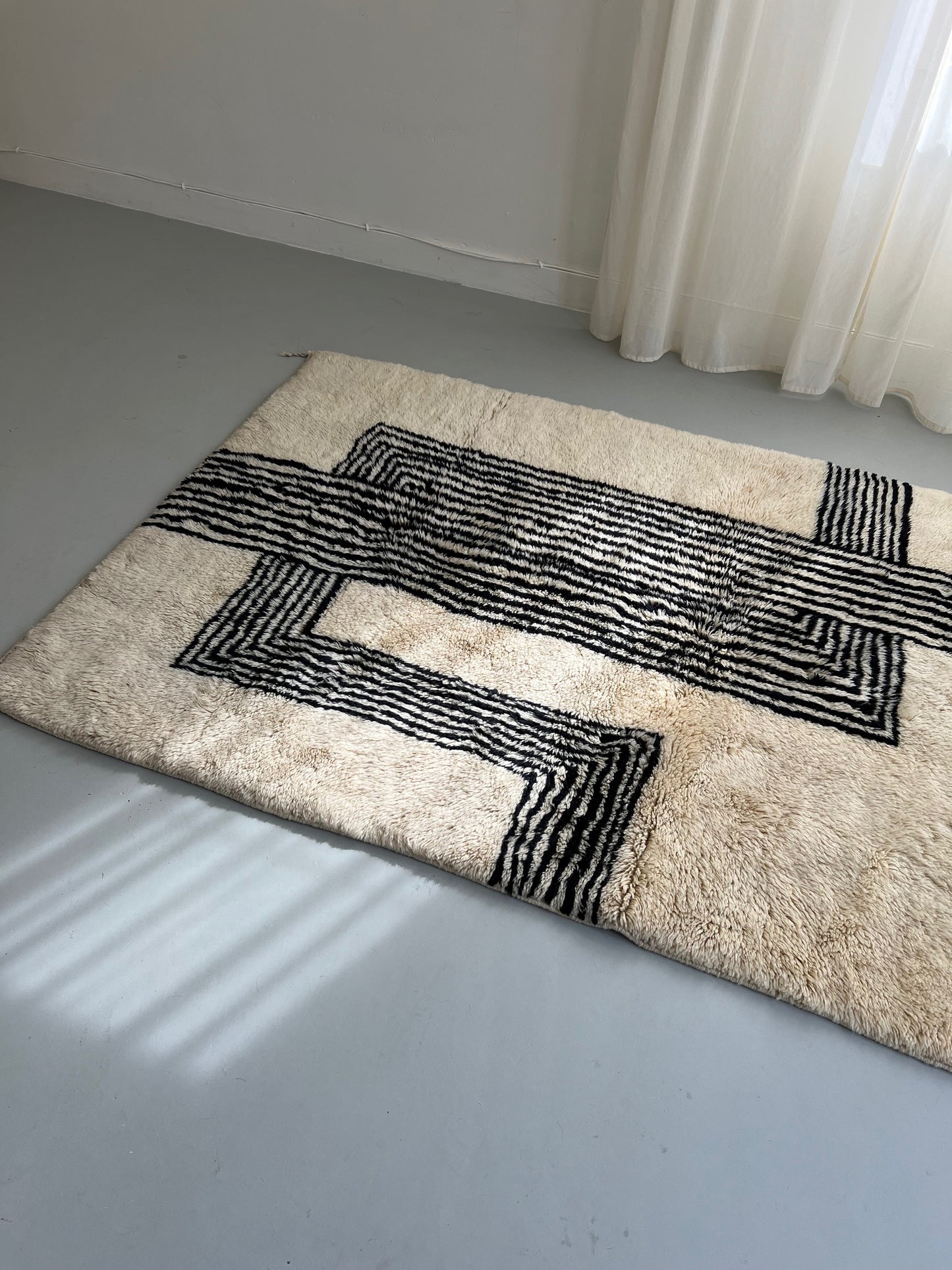 handmade Maroccan rug 'reflex' 100% wool (rent only)