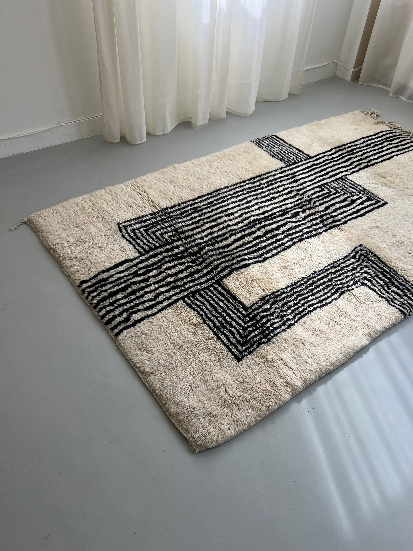 handmade Maroccan rug 'reflex' 100% wool (rent only)