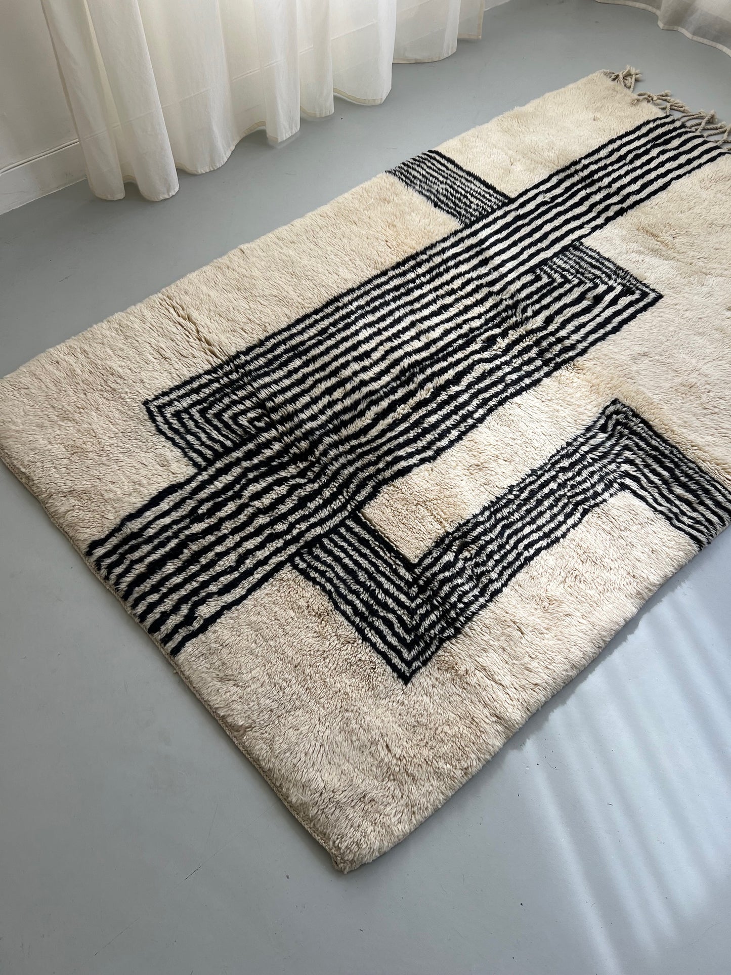 handmade Maroccan rug 'reflex' 100% wool (rent only)