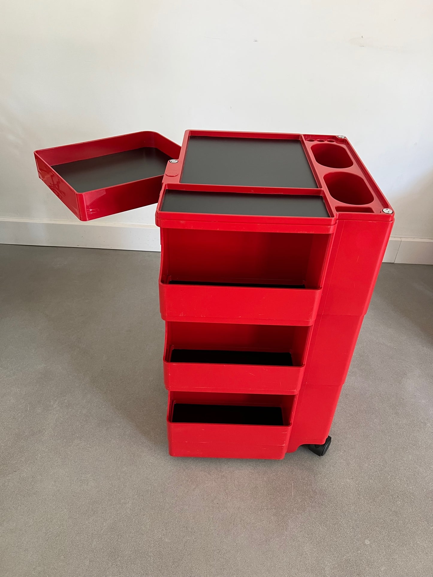 Boby Trolley by Joe Colombo 80's red