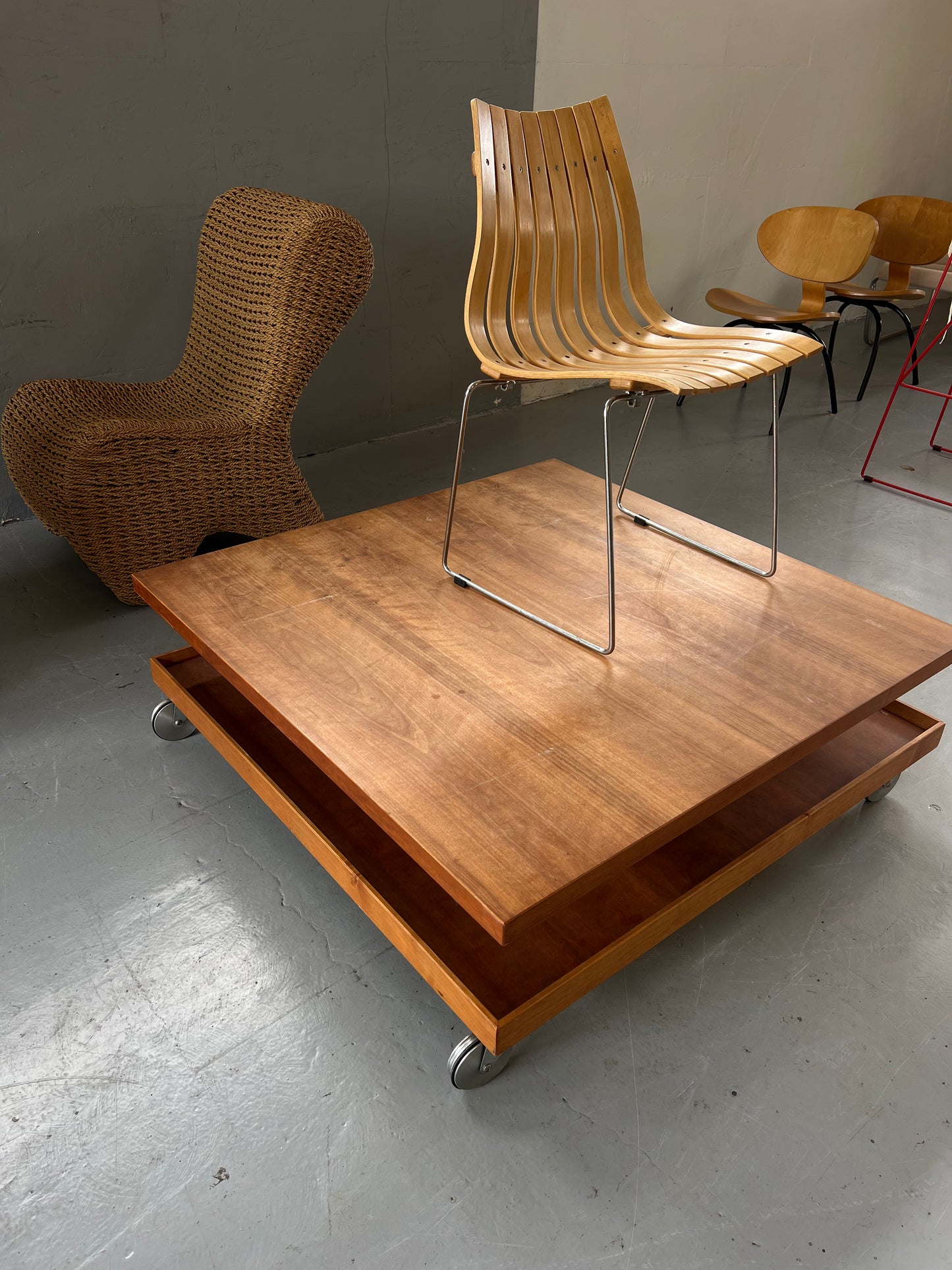Big coffee table (rent only)