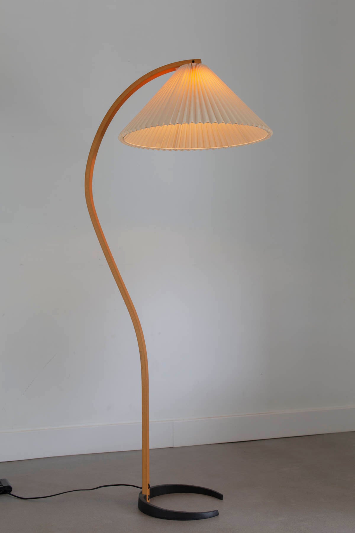 Mads Caprani floorlamp with cast iron base and original shade 70's