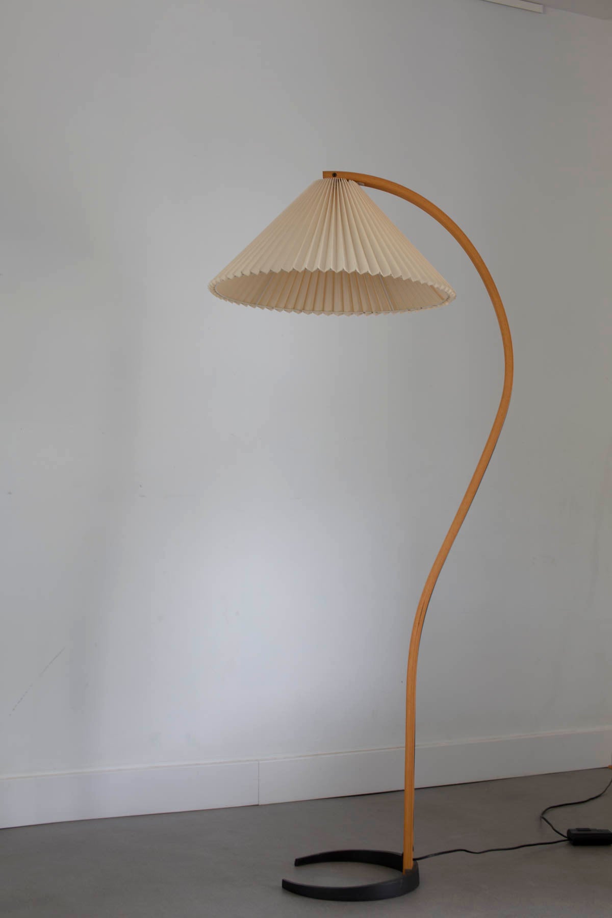 Mads Caprani floorlamp with cast iron base and original shade 70's