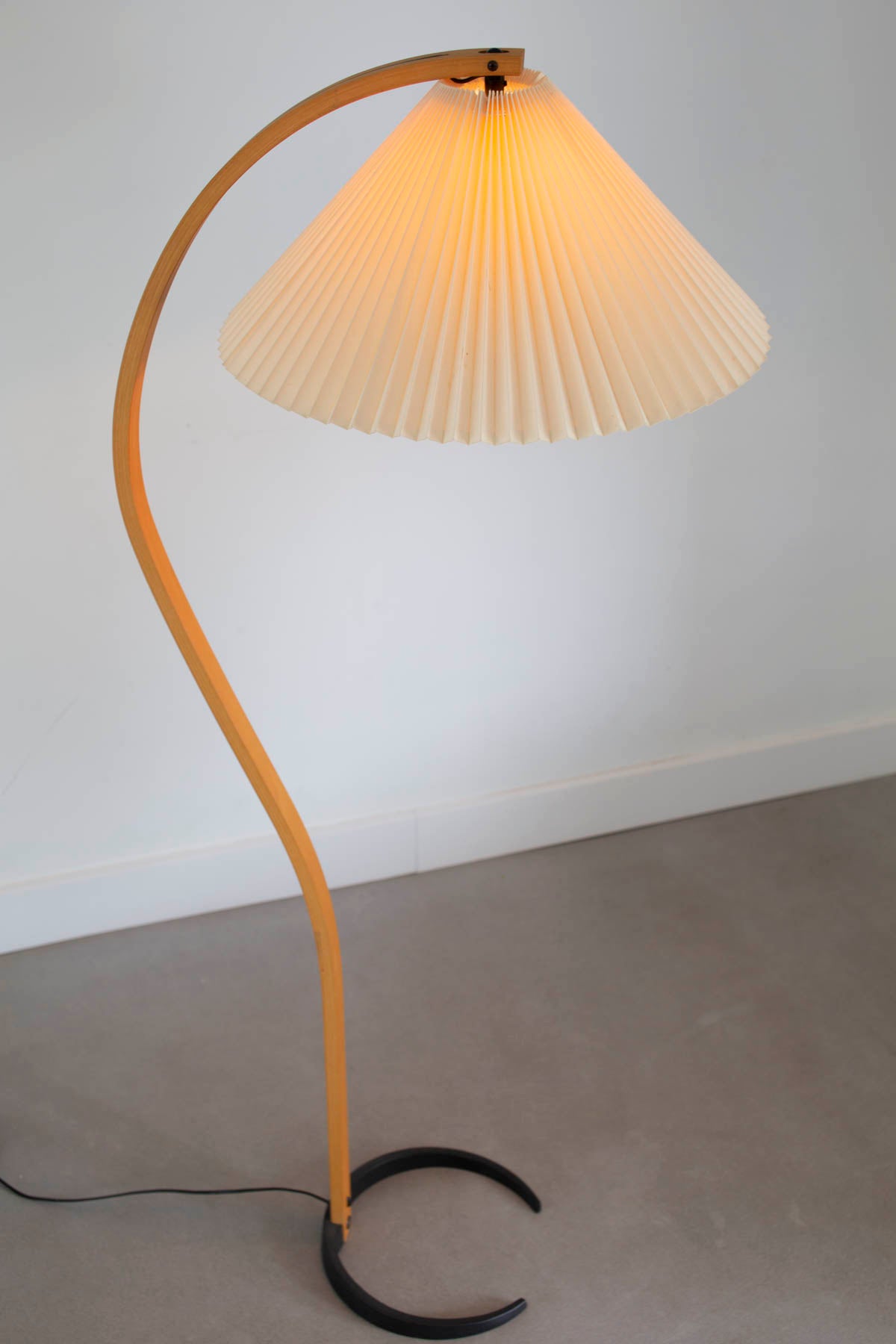 Mads Caprani floorlamp with cast iron base and original shade 70's