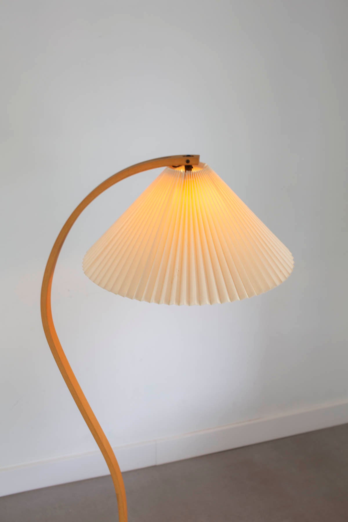 Mads Caprani floorlamp with cast iron base and original shade 70's