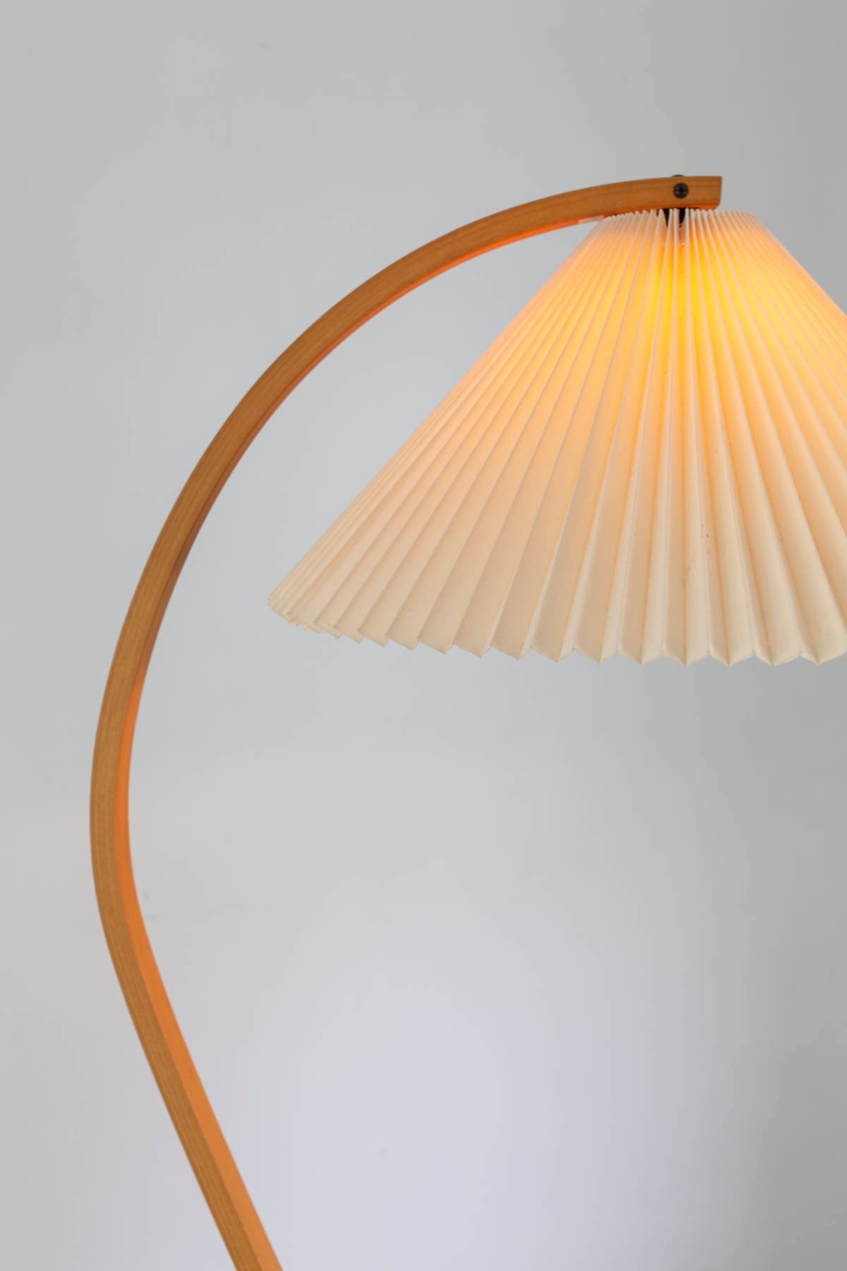 Mads Caprani floorlamp with cast iron base and original shade 70's