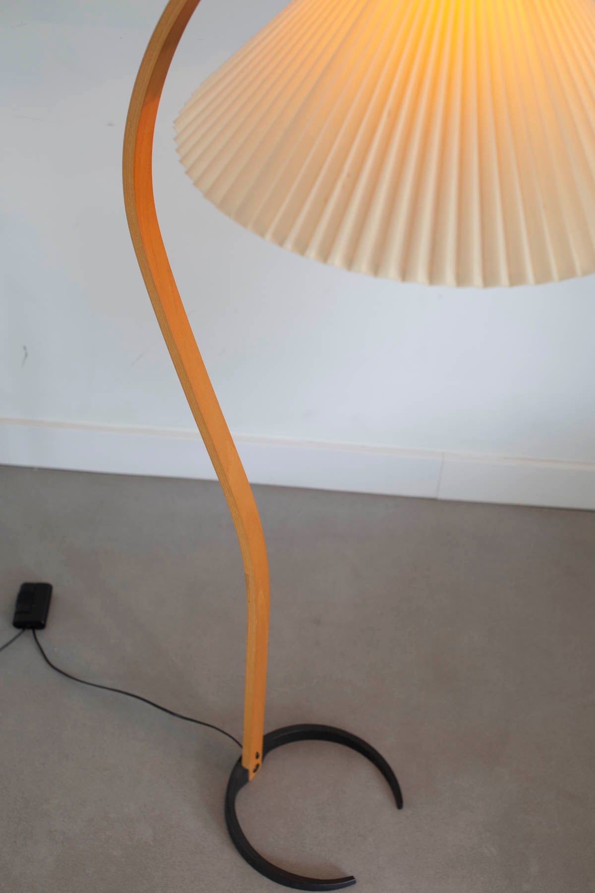 Mads Caprani floorlamp with cast iron base and original shade 70's