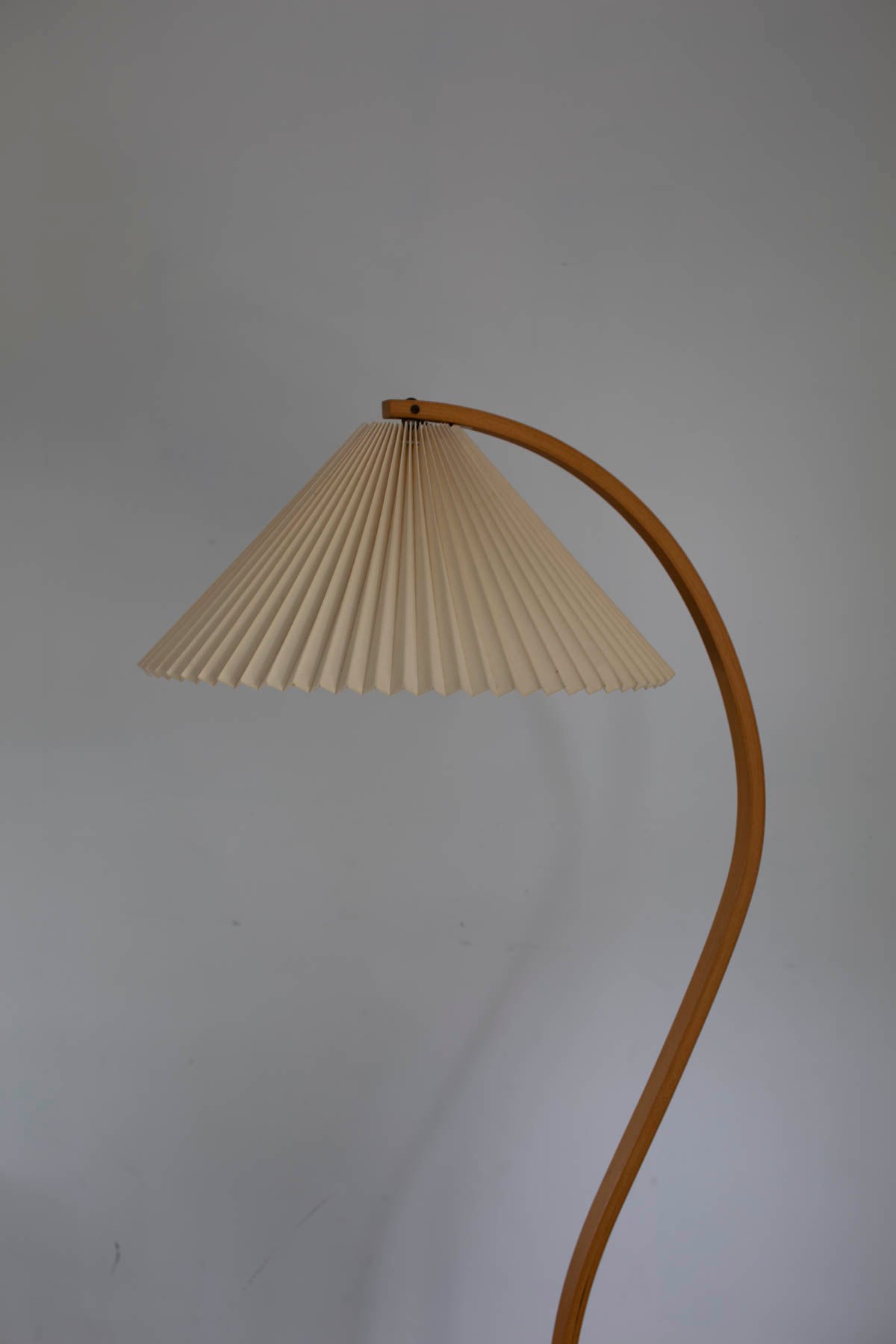 Mads Caprani floorlamp with cast iron base and original shade 70's