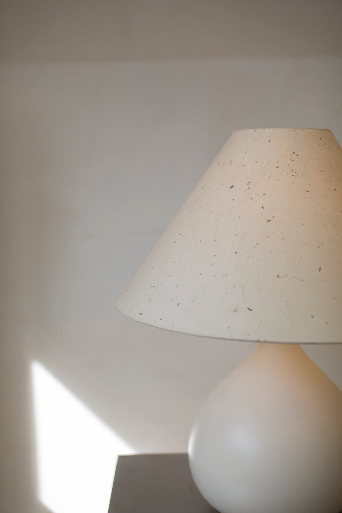 Sculptural ceramic table lamp
