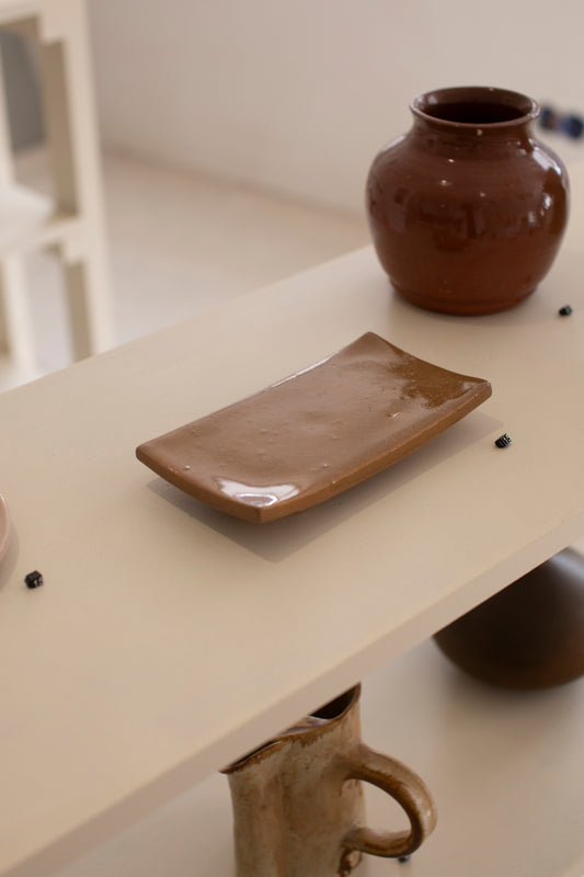 Ceramic serving plate