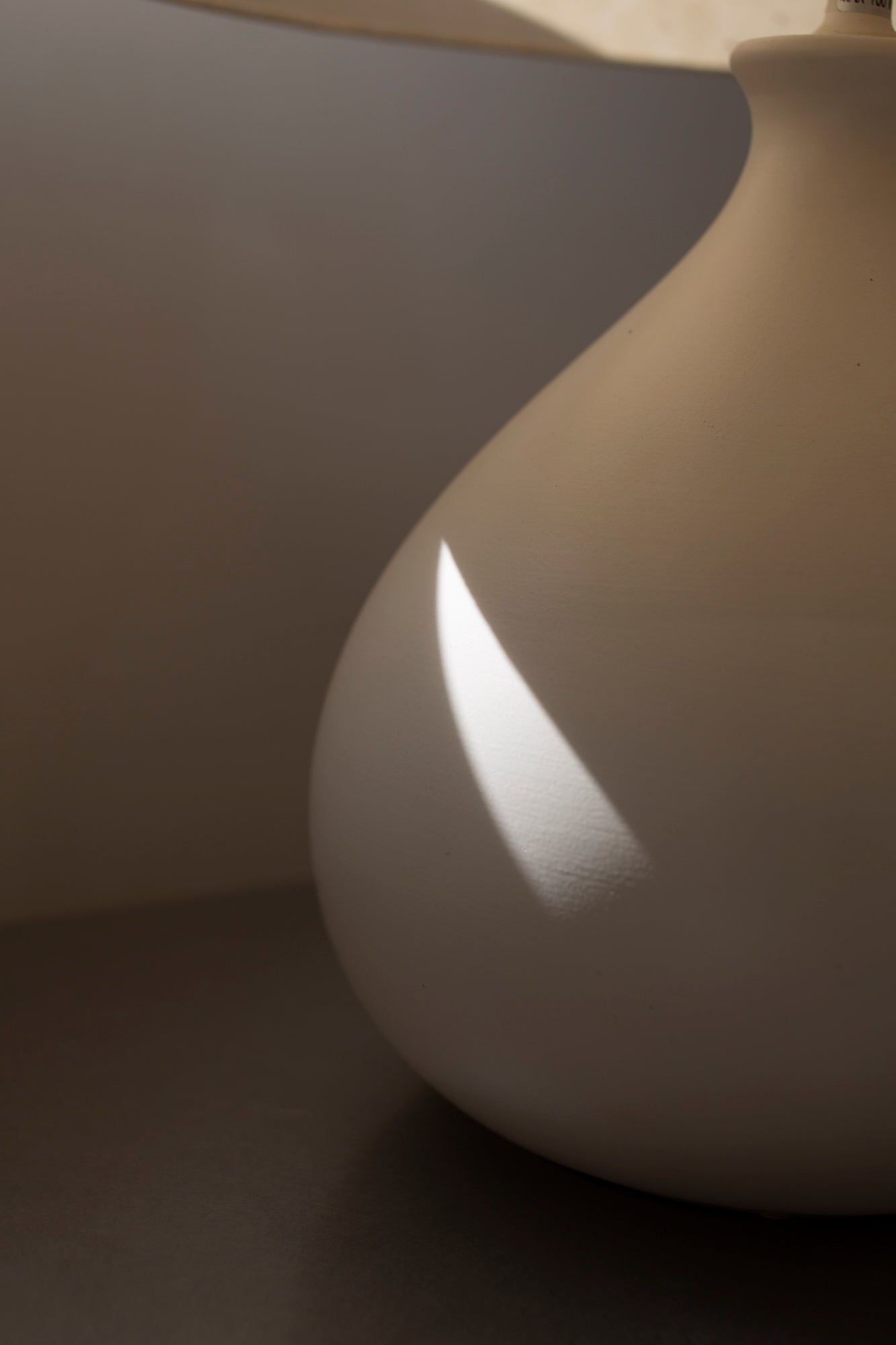 Sculptural ceramic table lamp