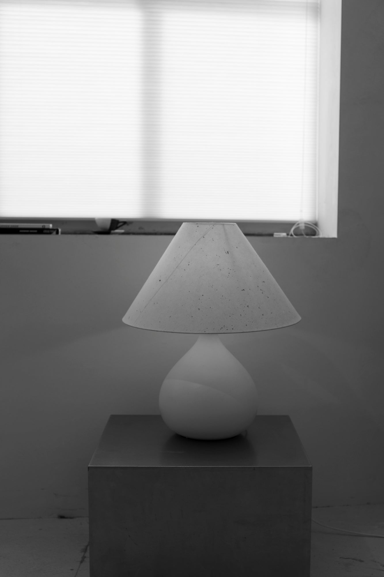 Sculptural ceramic table lamp