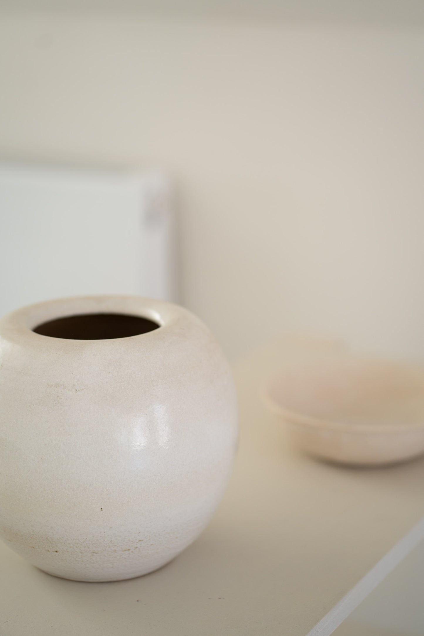 Gubbels Helden ceramic white vase