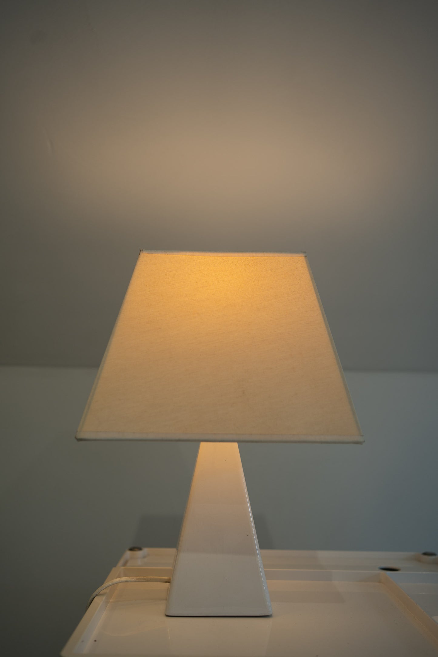 Minimalist obelisk ceramic table lamp