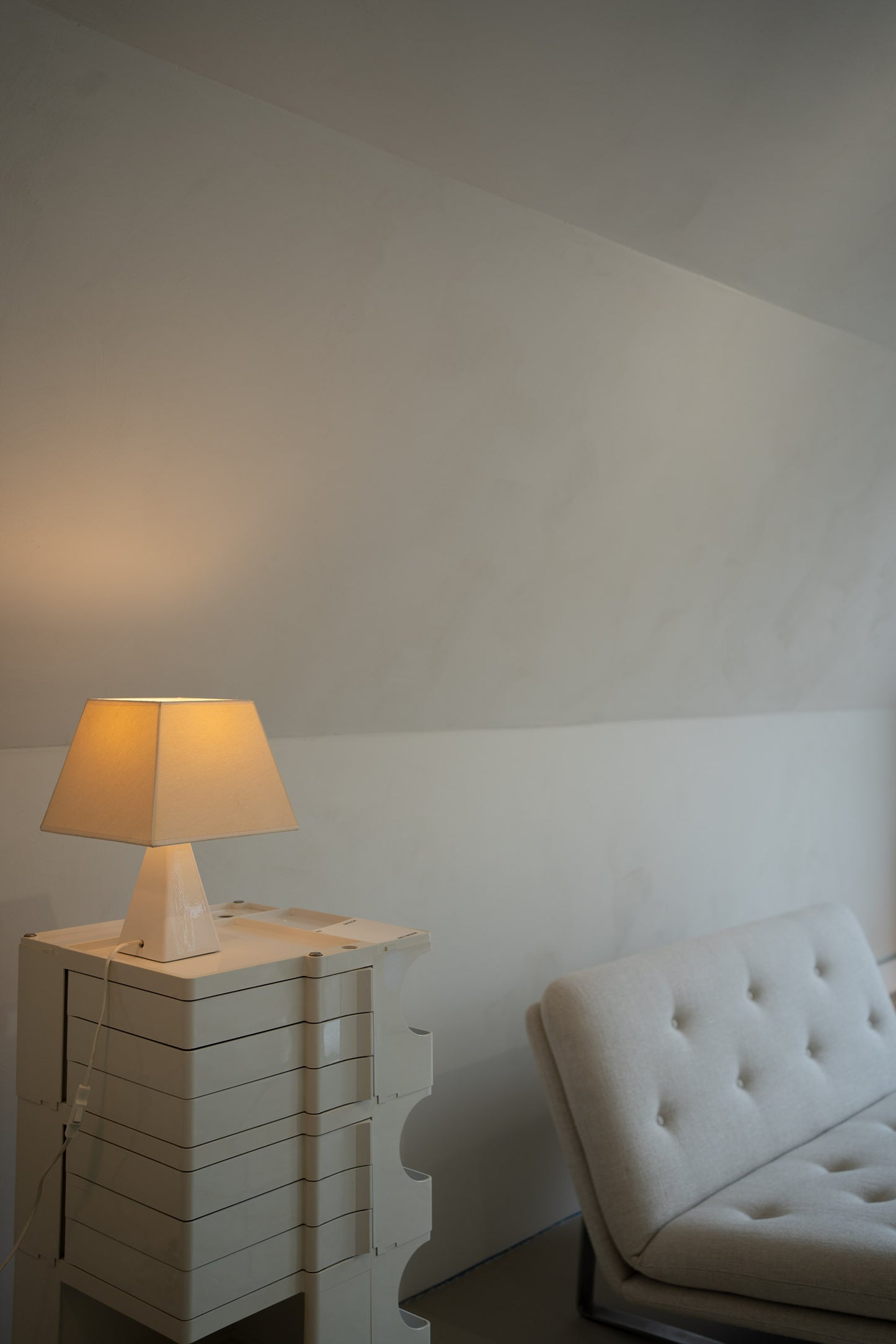 Minimalist obelisk ceramic table lamp