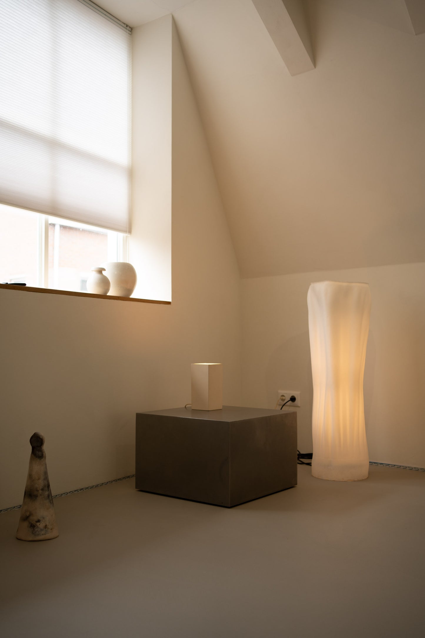 Minimalist ceramic silhouette sculpture (34 cm)