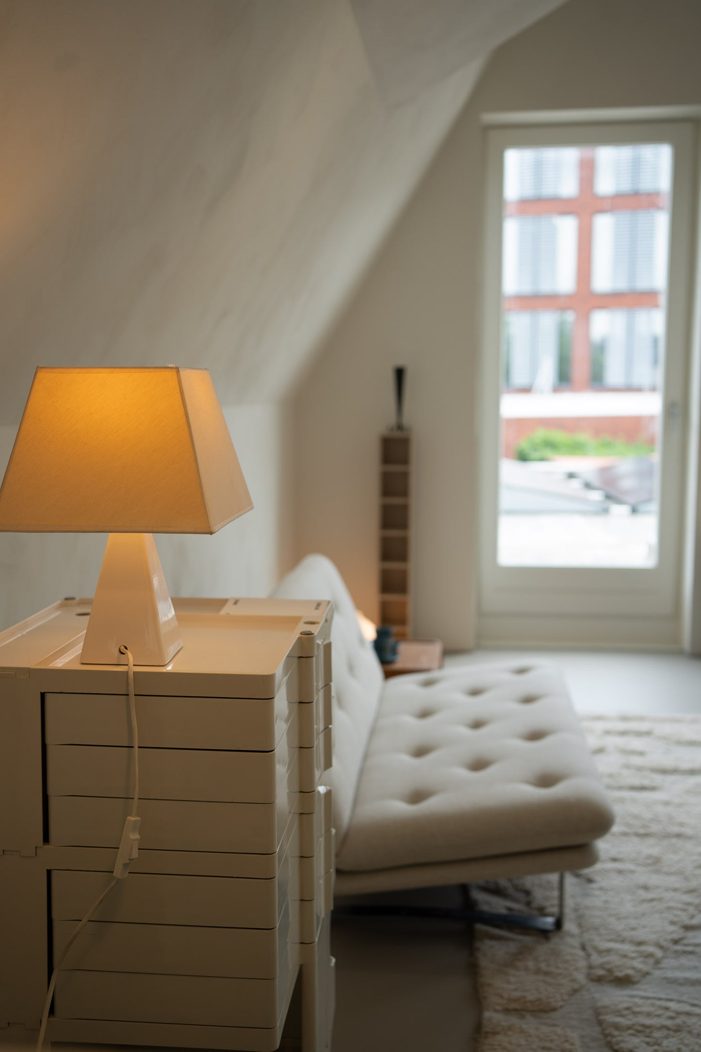 Minimalist obelisk ceramic table lamp