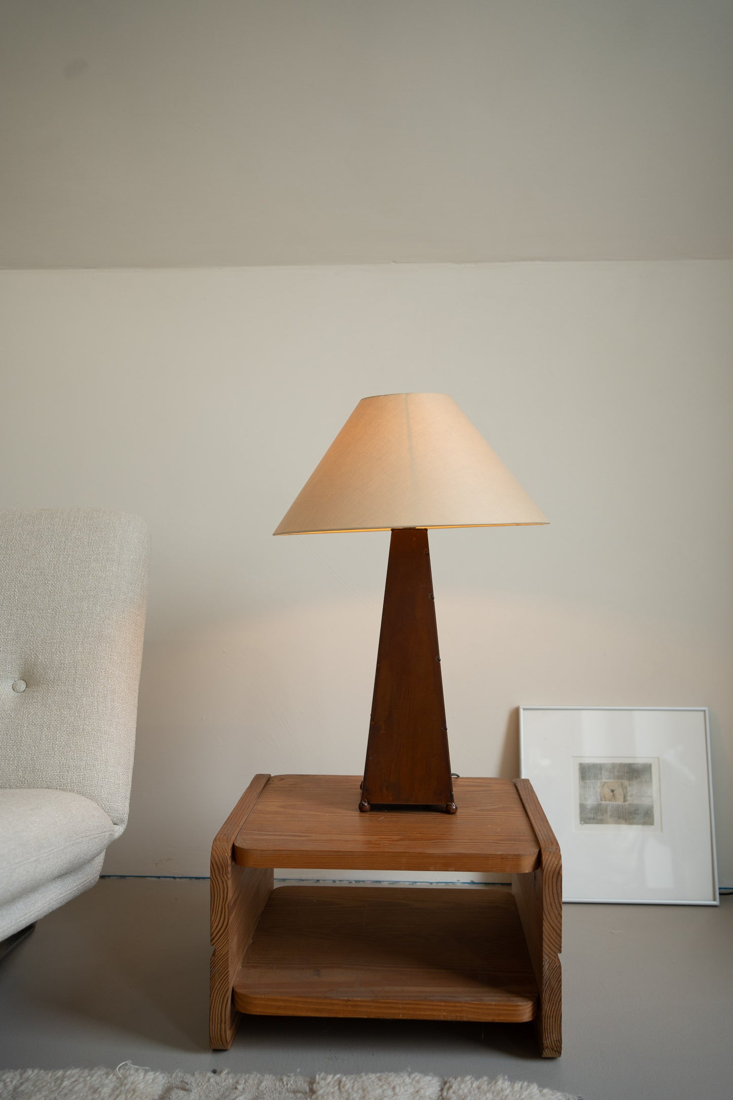 Obelisk table lamp