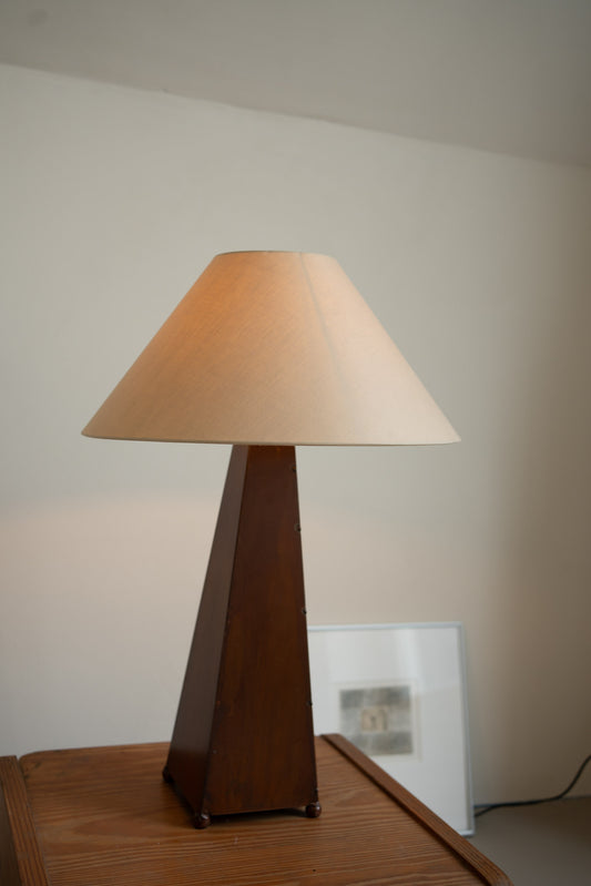 Obelisk table lamp