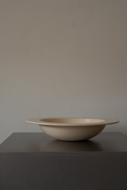 Minimalist Studio Ceramic Wide-Rimmed Fruit Bowl