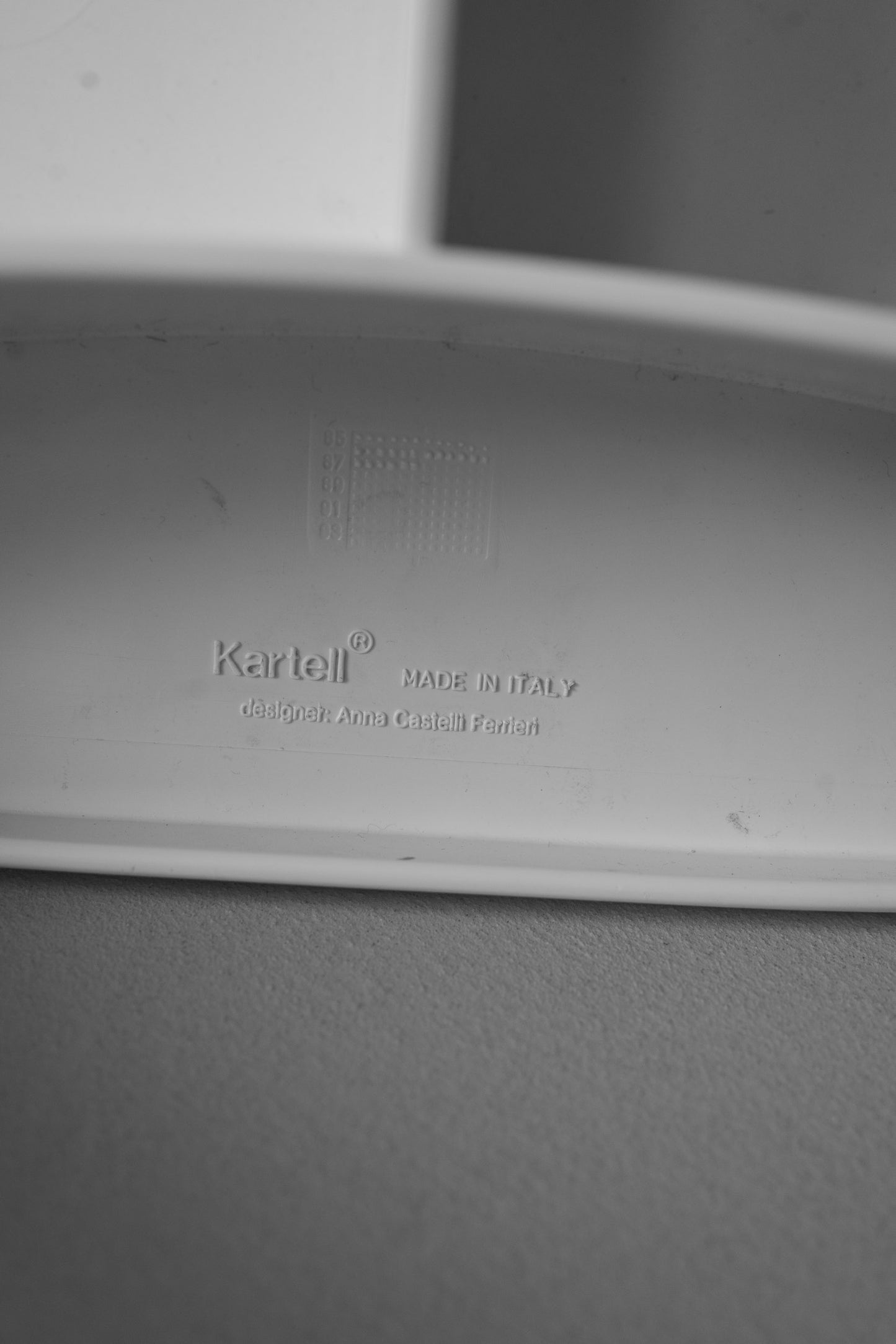 Kartell 4870 chair by Anna Castelli Ferrieri