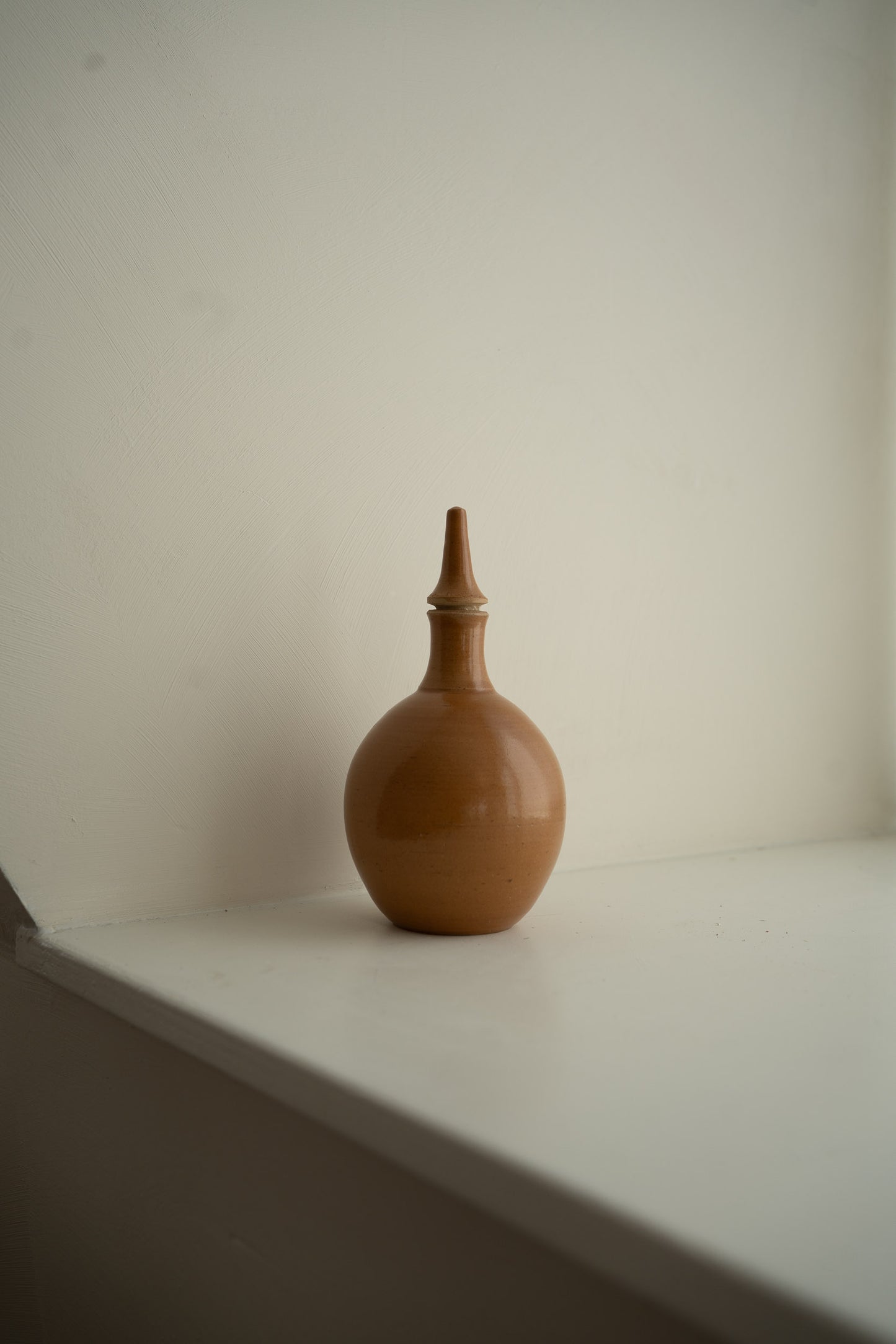 Studio pottery bottle vessel by Janny van Losser