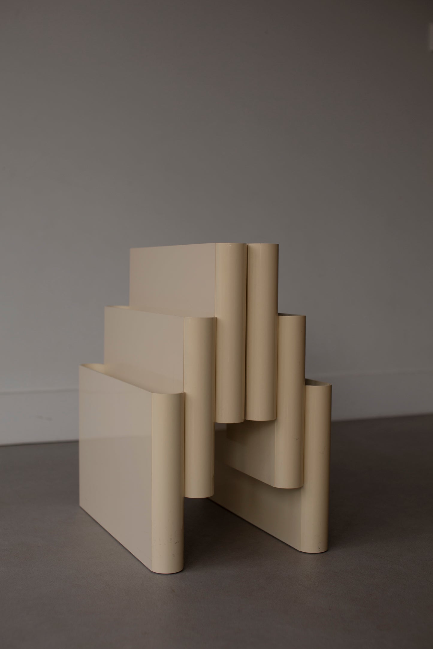 Magazine rack by Giotto Stoppino