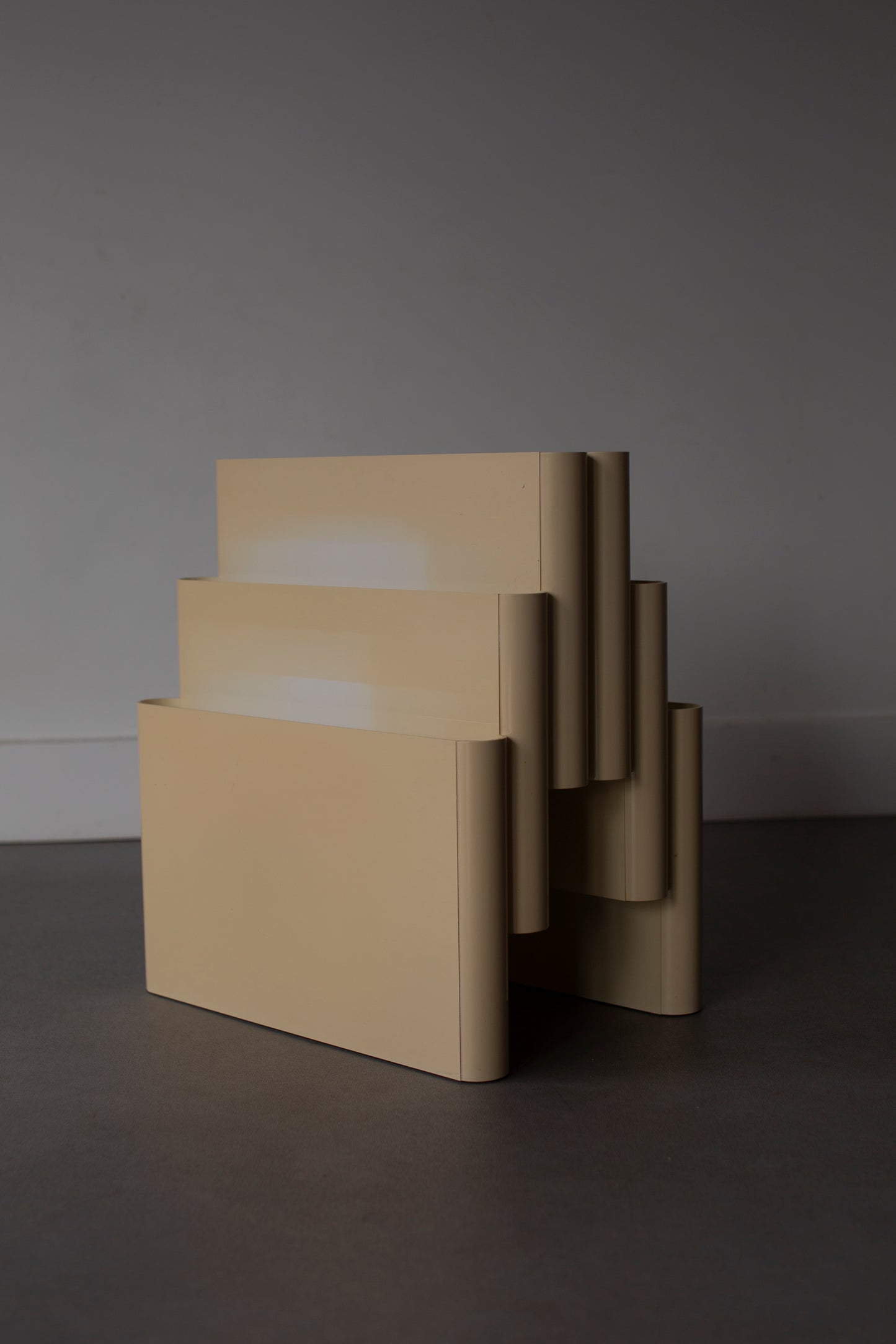 Magazine rack by Giotto Stoppino