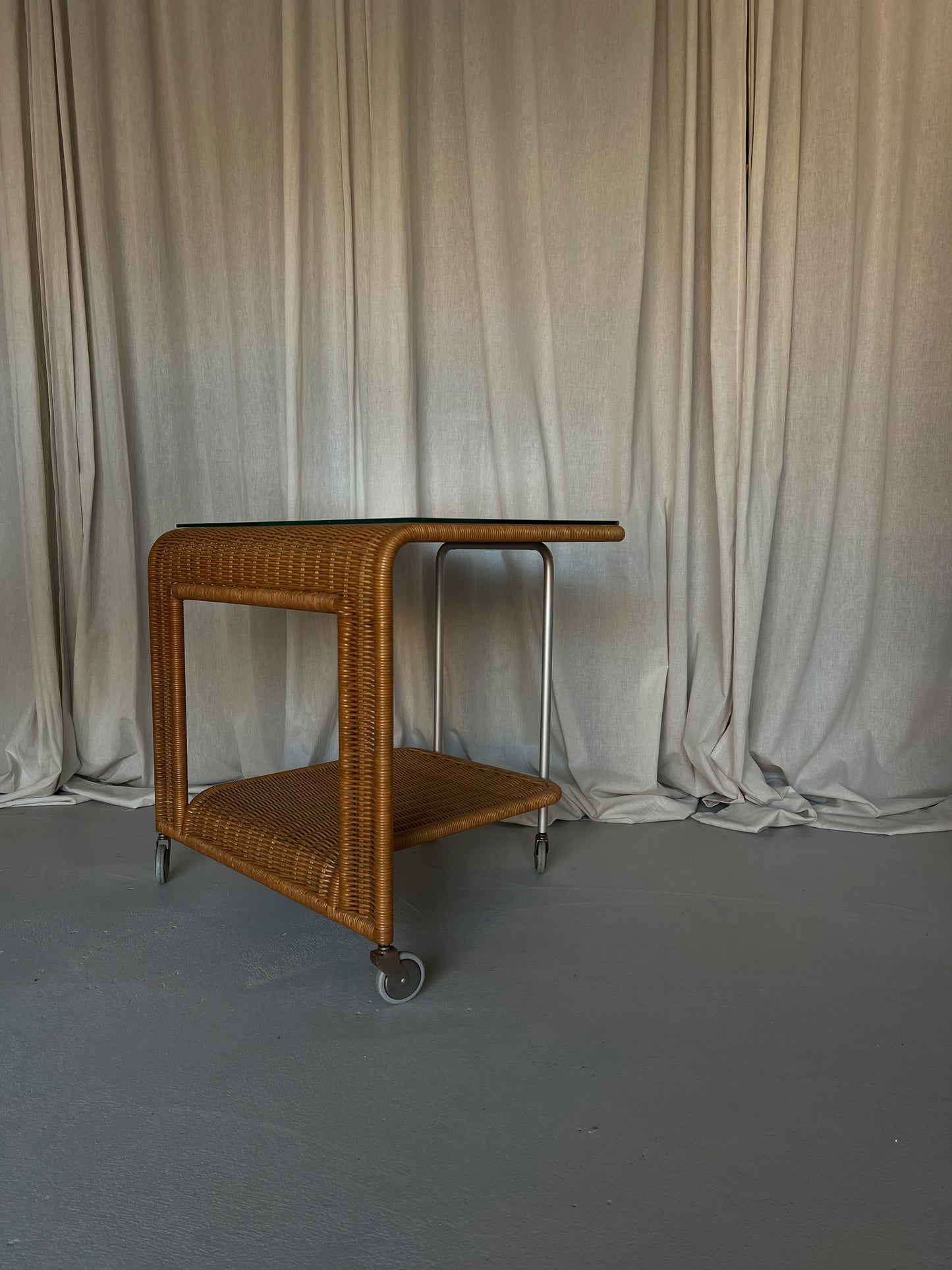 Vintage rattan trolley with glass top