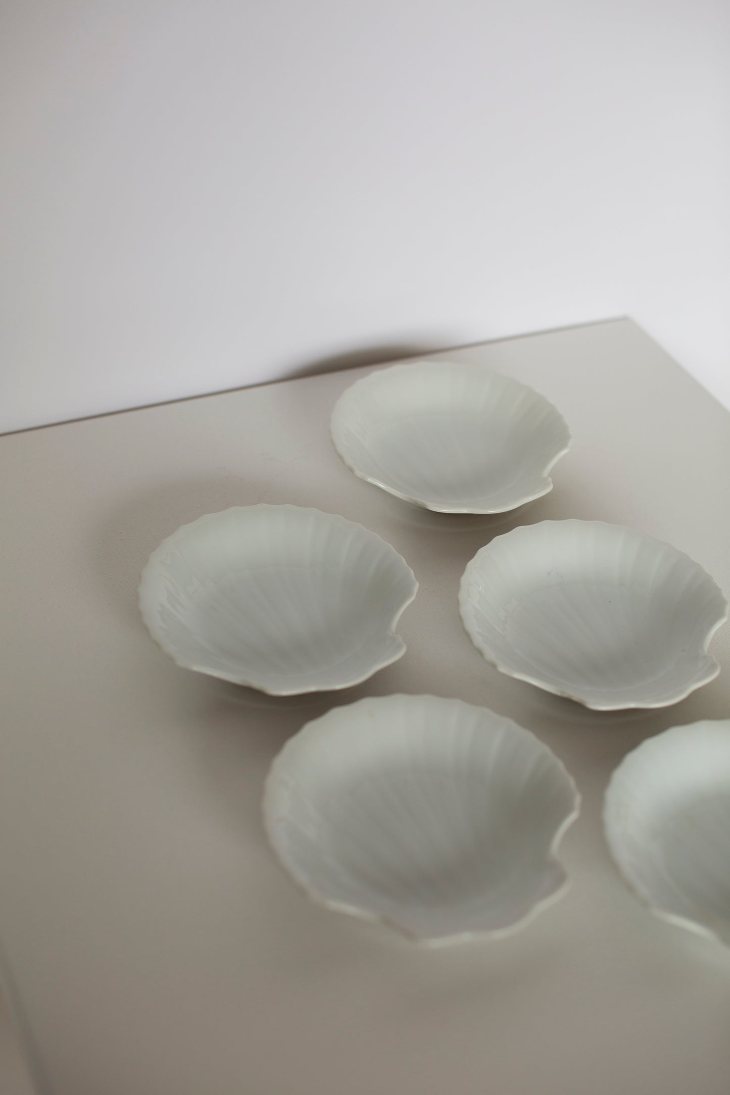 Scallop shaped small plates