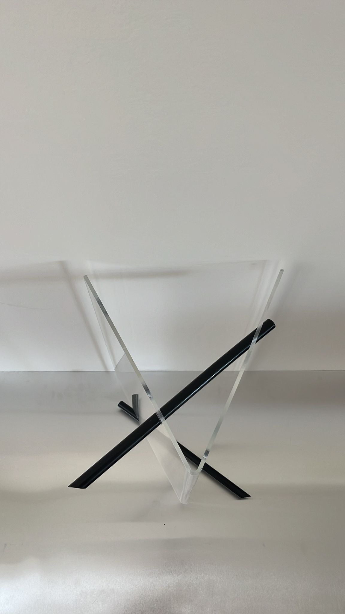Magazine holder plexiglass by Lui Art design