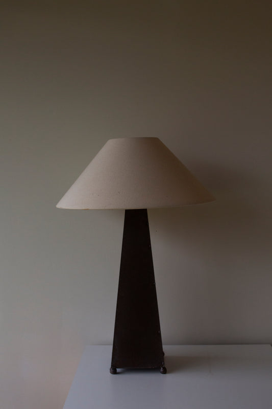 Obelisk lamp