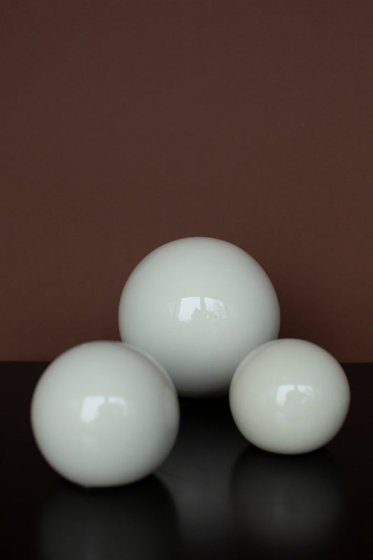 White ceramic balls (set of 3)